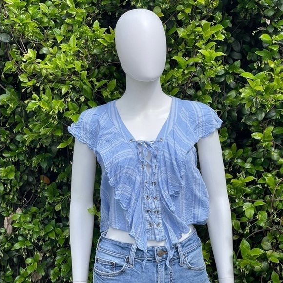 💋SHOW Me Your Mumu Boho Blue Striped Ruffle Lace Tie Front Crop Blouse - Picture 2 of 13
